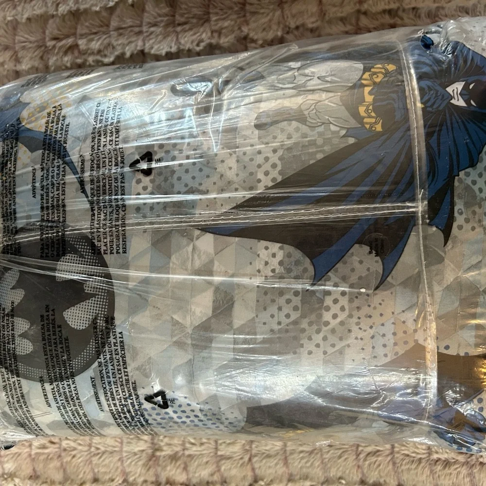 Batman 5 Piece Twin Comforter Set New Includes Sham